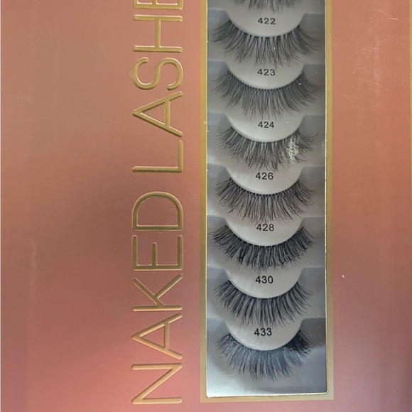 Ardell Black False Lashes Natural Wispy Look 8 Pairs With Glue - Picture 1 of 3